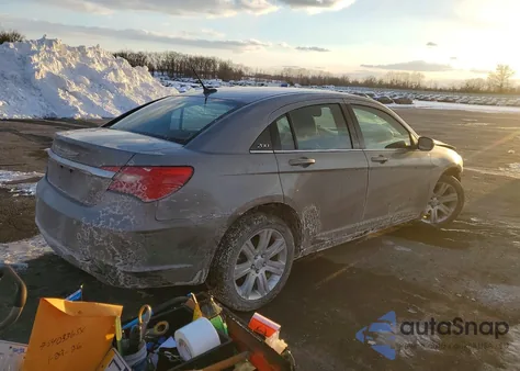2011 Chrysler 200 Touring z USA, uszkodzony, nr VIN 1C3BC1FB6BN581285